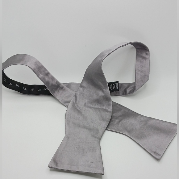 Men’s gray 100% silk bow tie - Picture 4 of 4